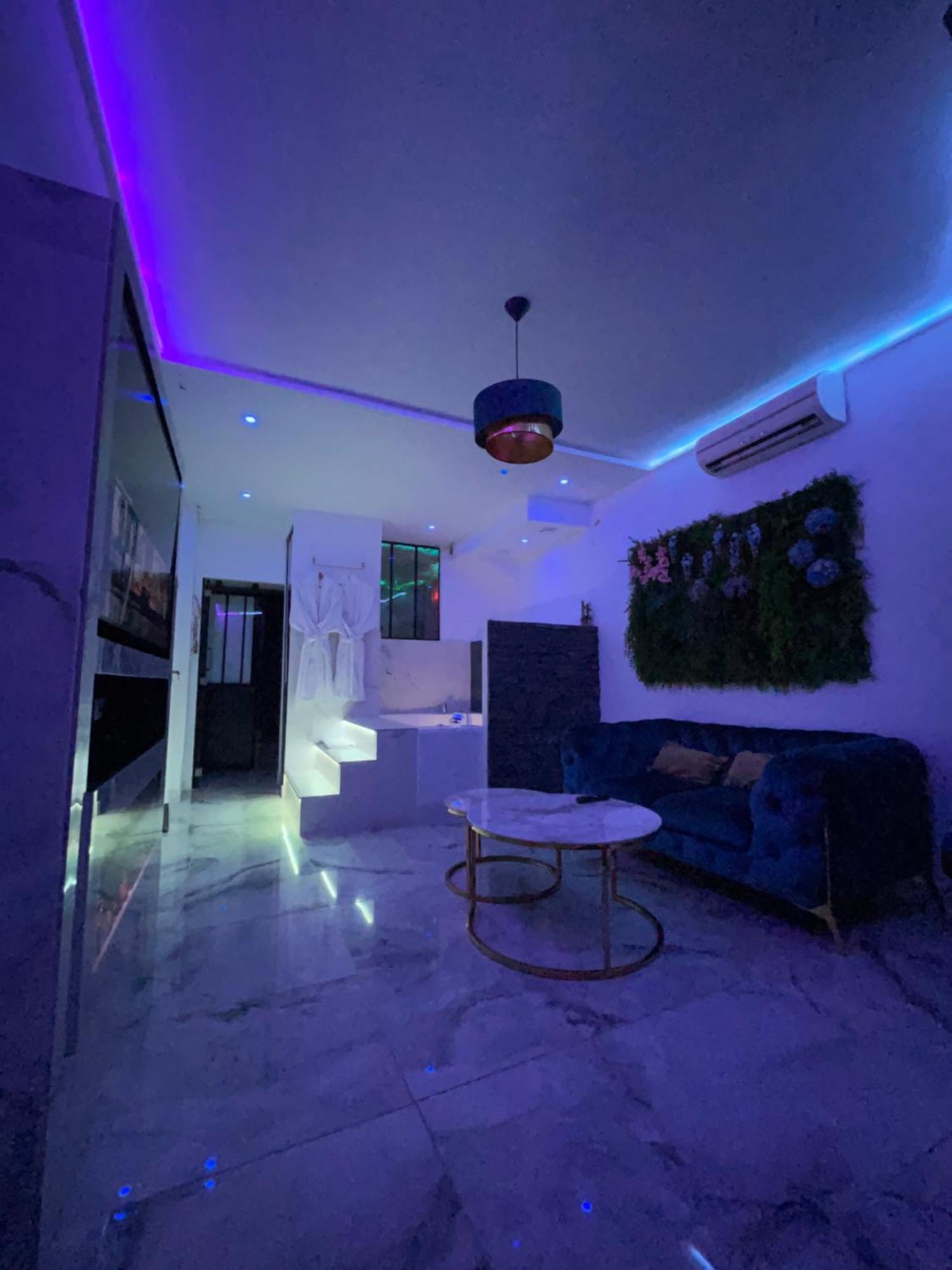 Le Blue Apartamento Aubervilliers Exterior foto